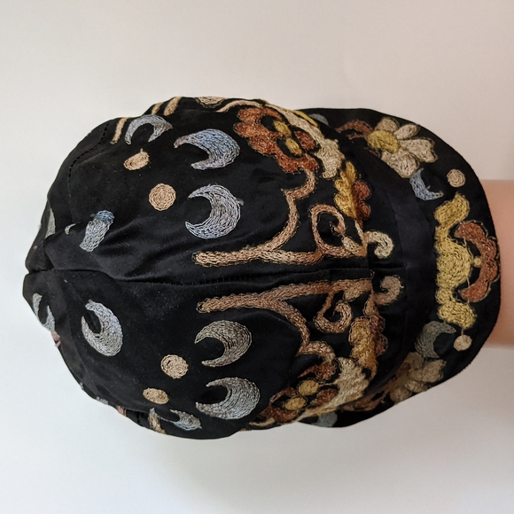 1920s Antique Velvet and Silk Embroidered Cloche, Hat - Picture 2 of 8
